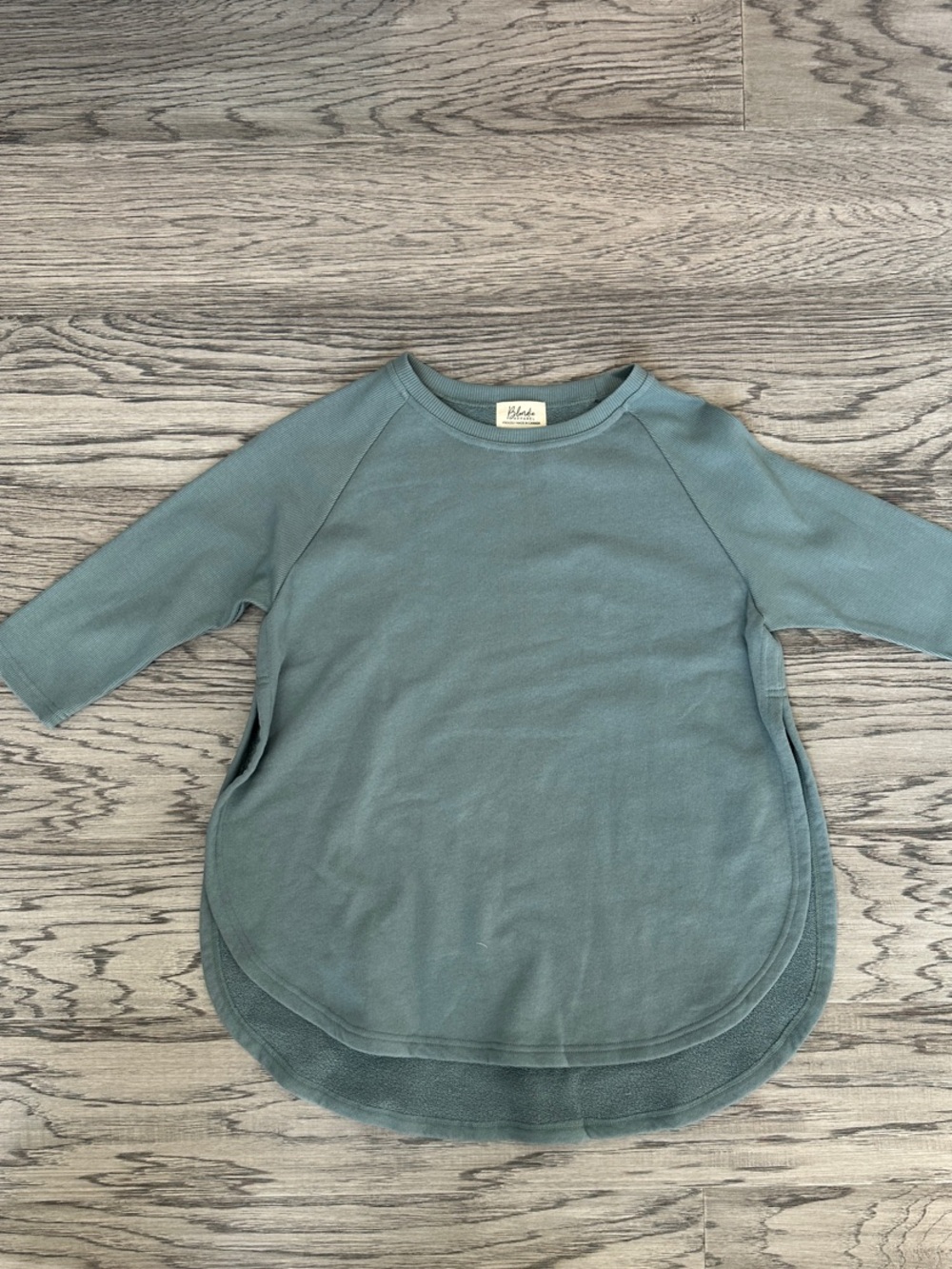 Blondie - Sage Rounded-Hem 3/4 Sleeve Tunic
